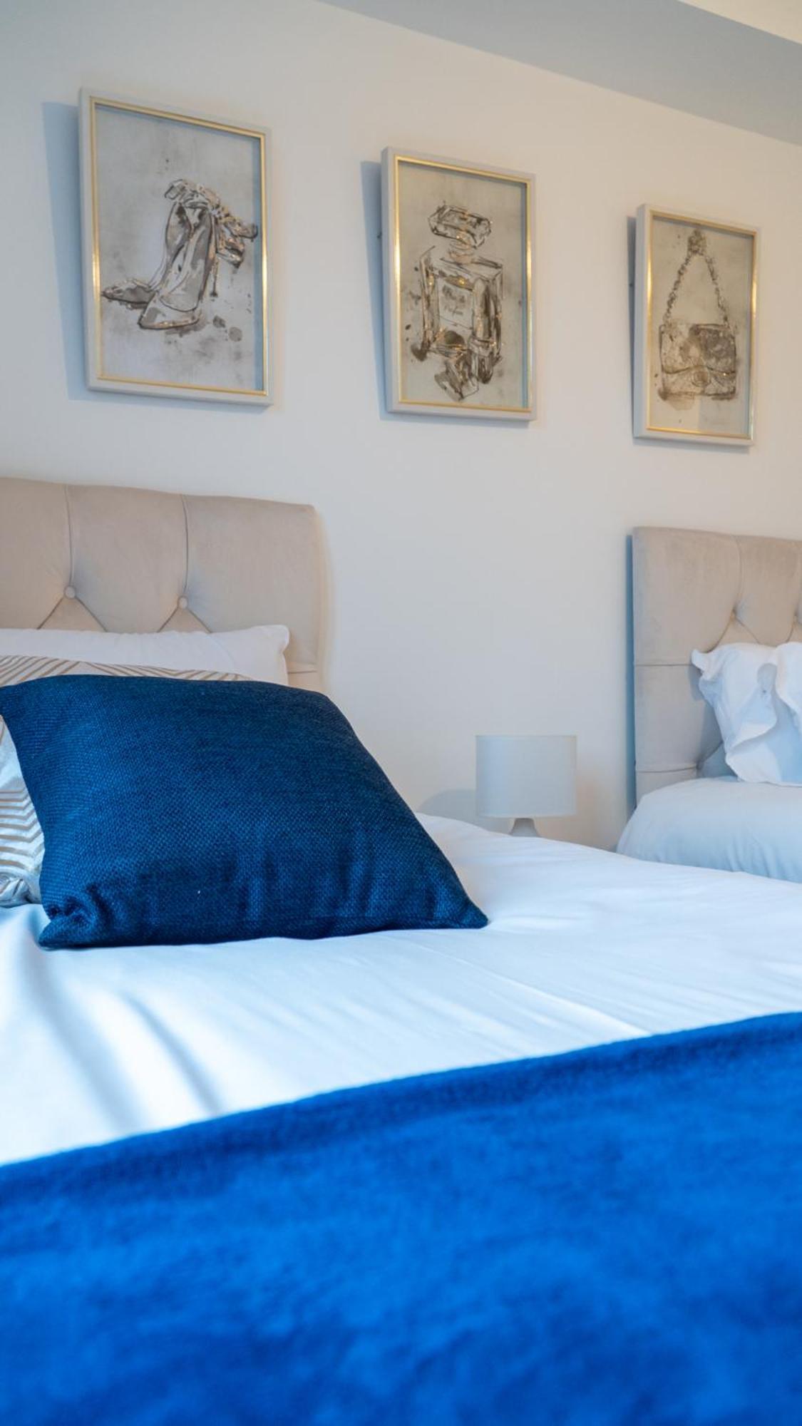 Lovely 2 Bed Penthouse In Loughton Central Location Appartement Buitenkant foto